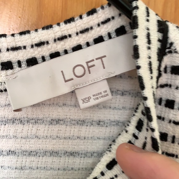 Loft Petite Black and White Sleeveless Dress - Picture 3 of 10